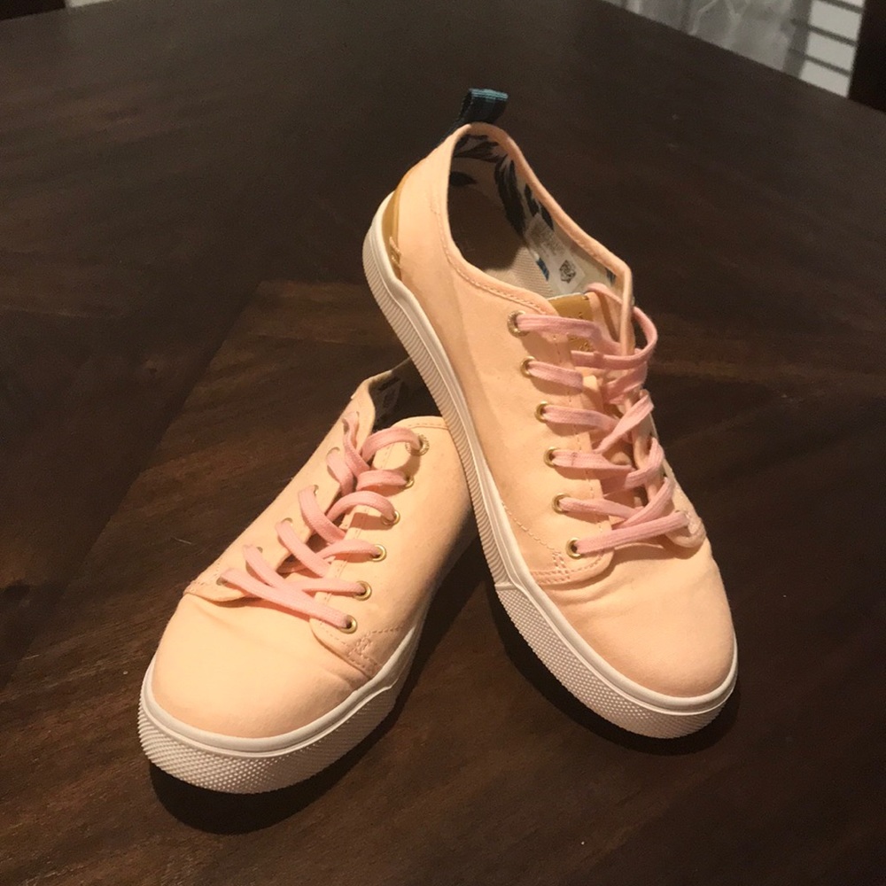 LIKE NEW Toms Trvl Lite sneakers